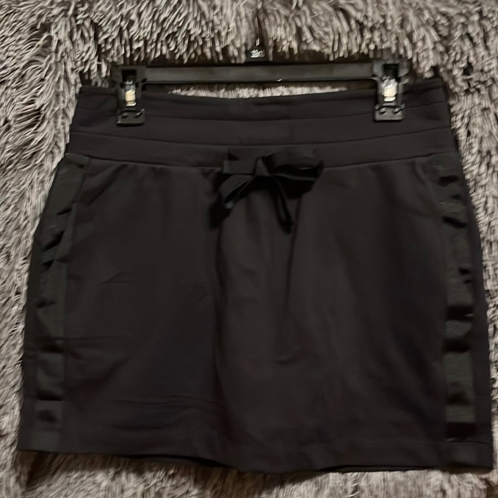 Athleta Metro Downtown Skort Black in S
